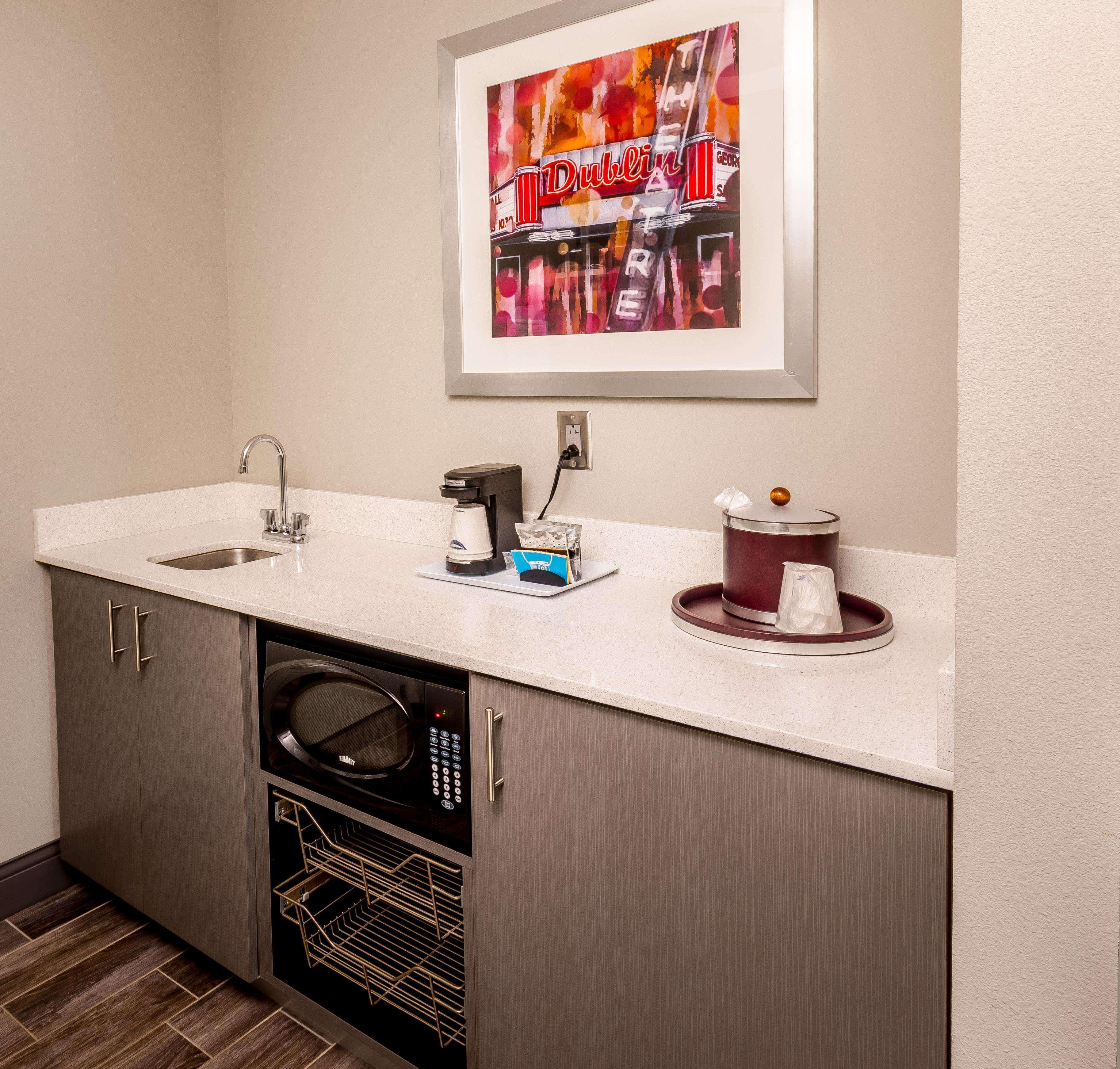 Hampton Inn & Suites ダブリン エクステリア 写真