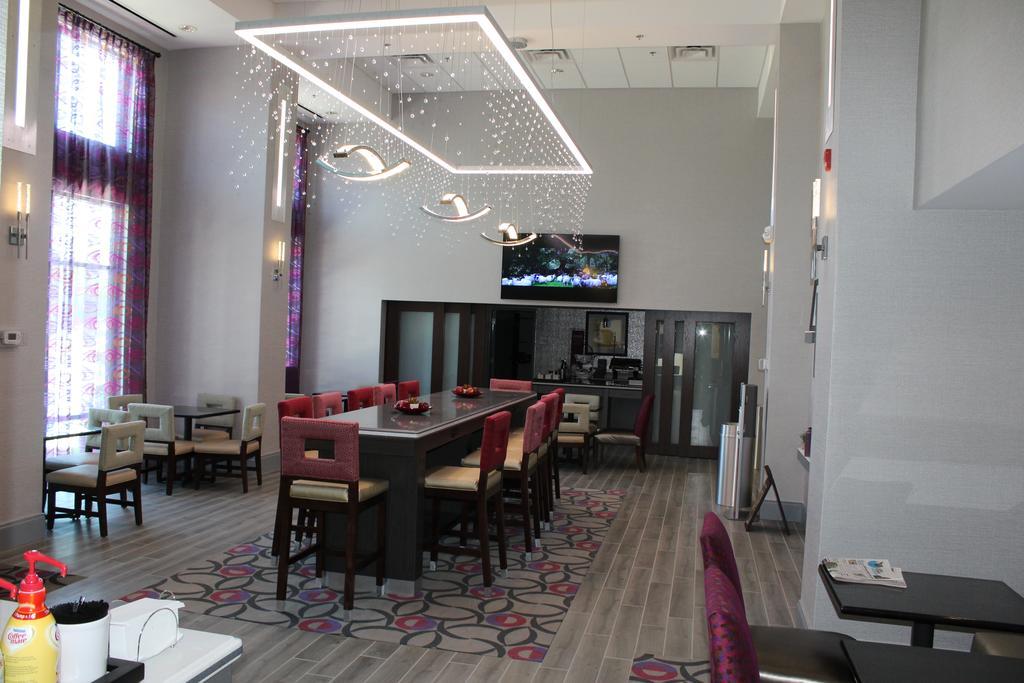 Hampton Inn & Suites ダブリン エクステリア 写真